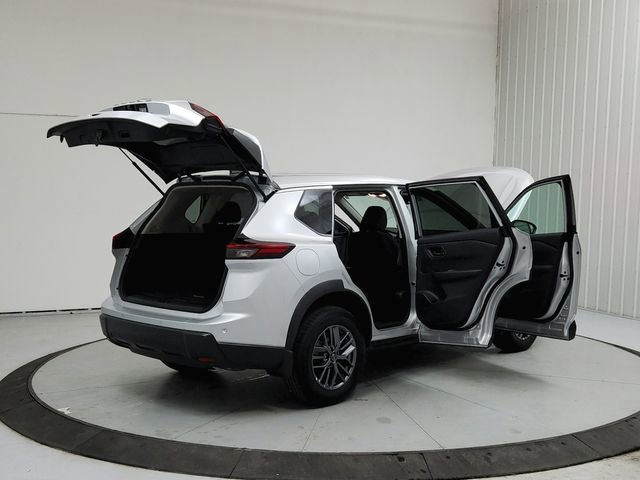 Used 2025 Nissan Rogue S image 15