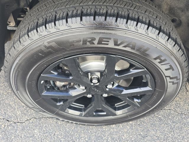 Used 2024 Jeep Grand Cherokee L Laredo image 25