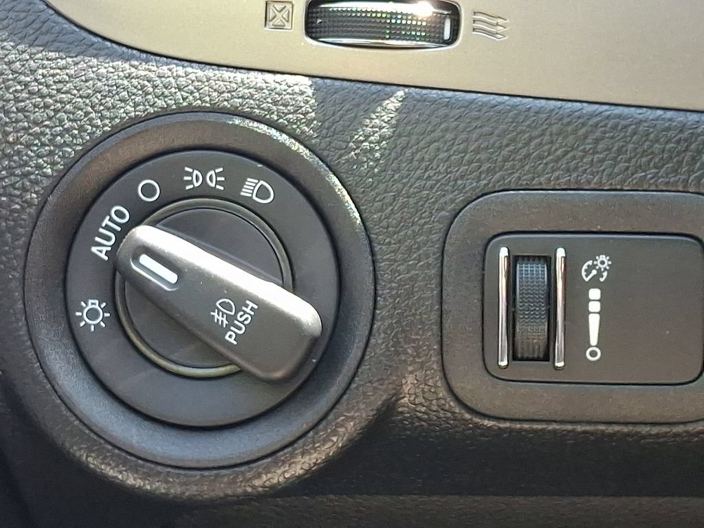 Used 2018 Dodge Journey Crossroad w/ Driver Convenience Group FWD image 28