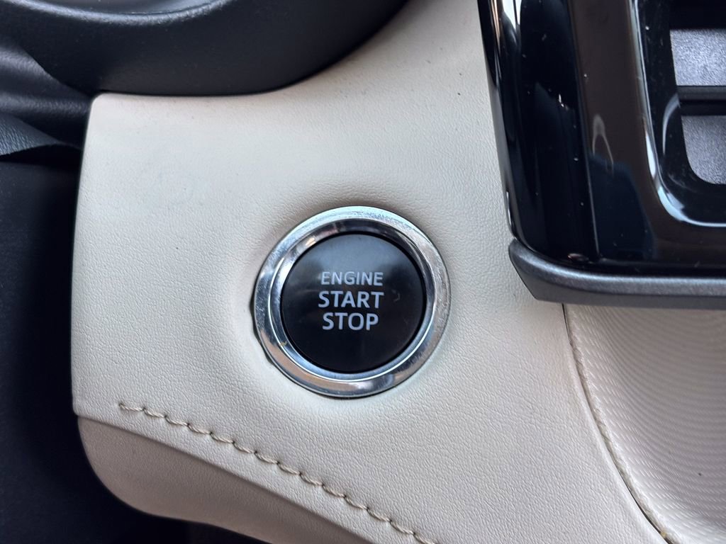 Used 2022 Toyota Highlander XLE AWD/4WD image 25