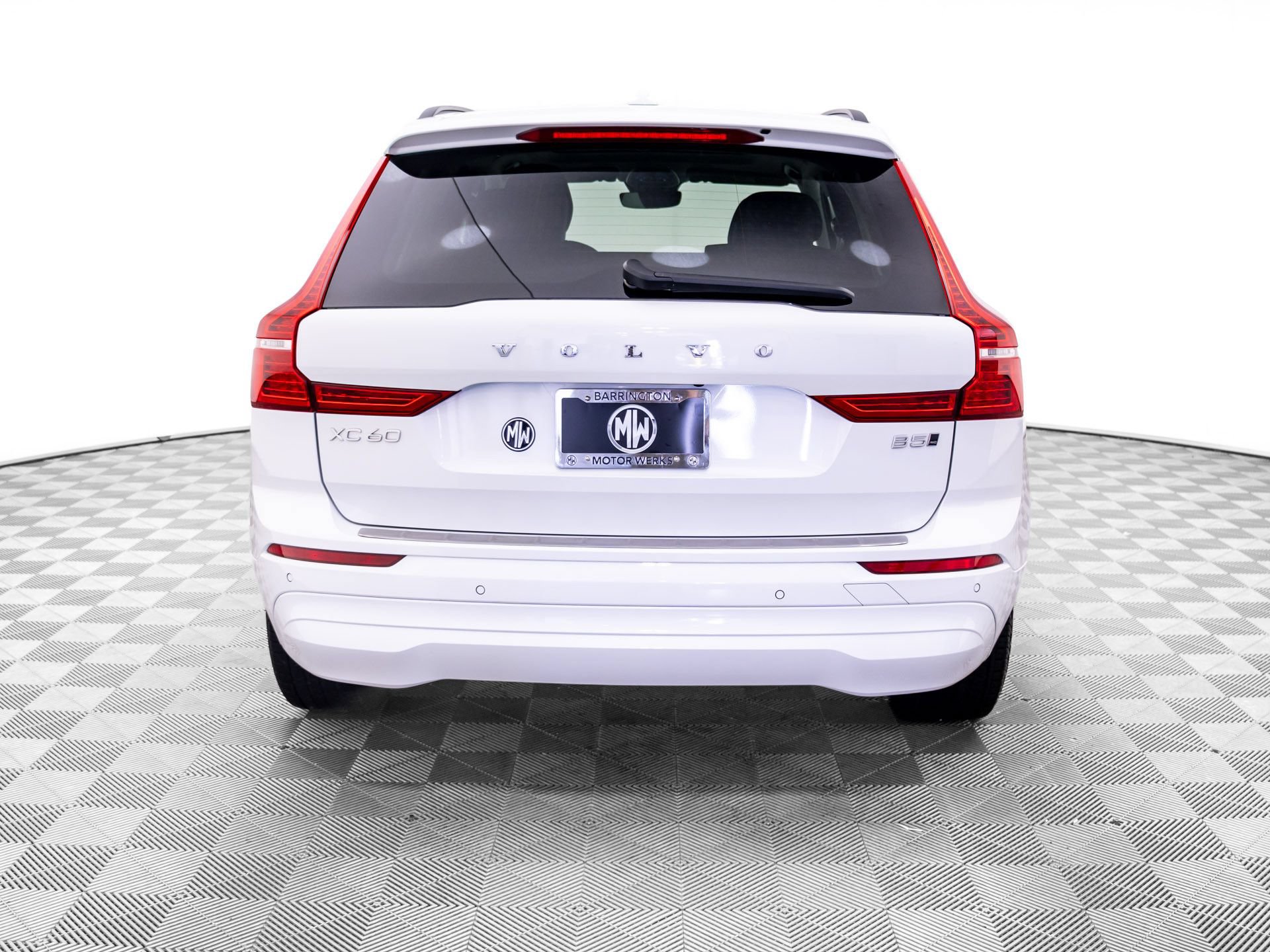 Used 2022 Volvo XC60 B5 Momentum w/ Advanced Package AWD/4WD image 4
