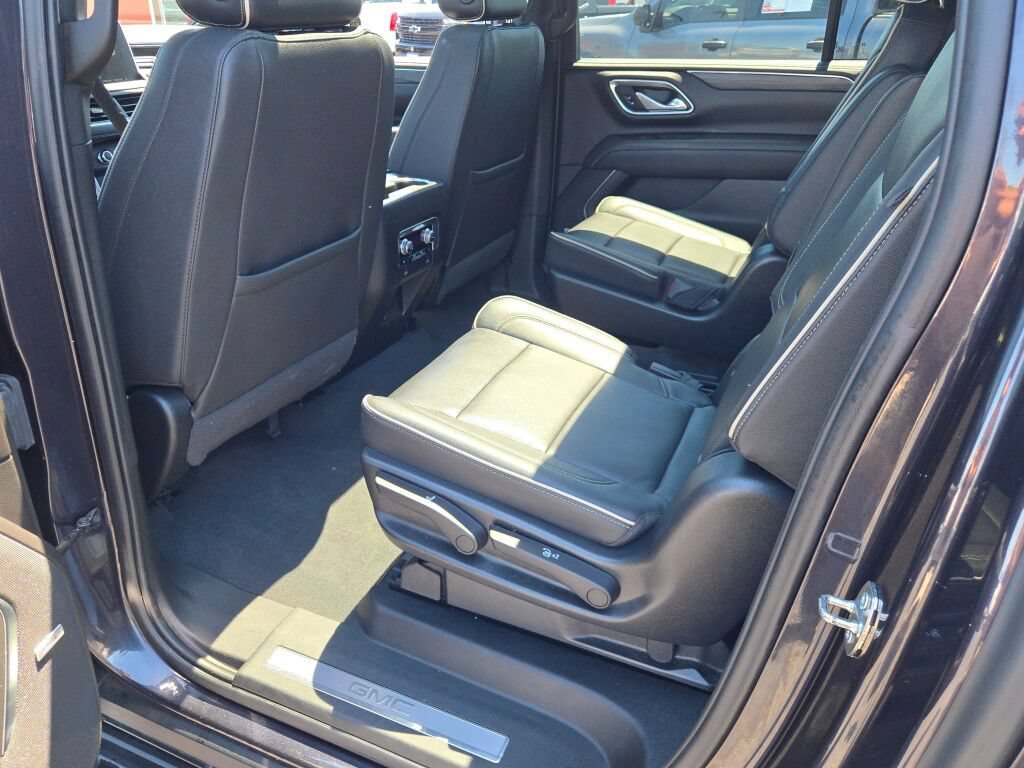 Certified 2023 GMC Yukon XL SLT w/ SLT Premium Package AWD/4WD image 22