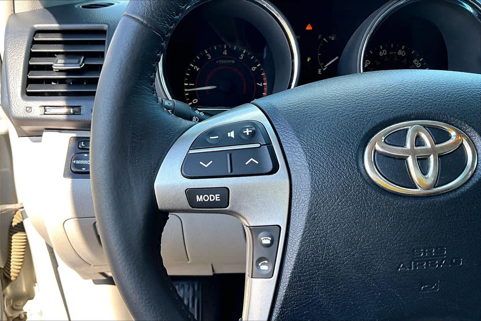 Used 2013 Toyota Highlander Limited FWD image 22
