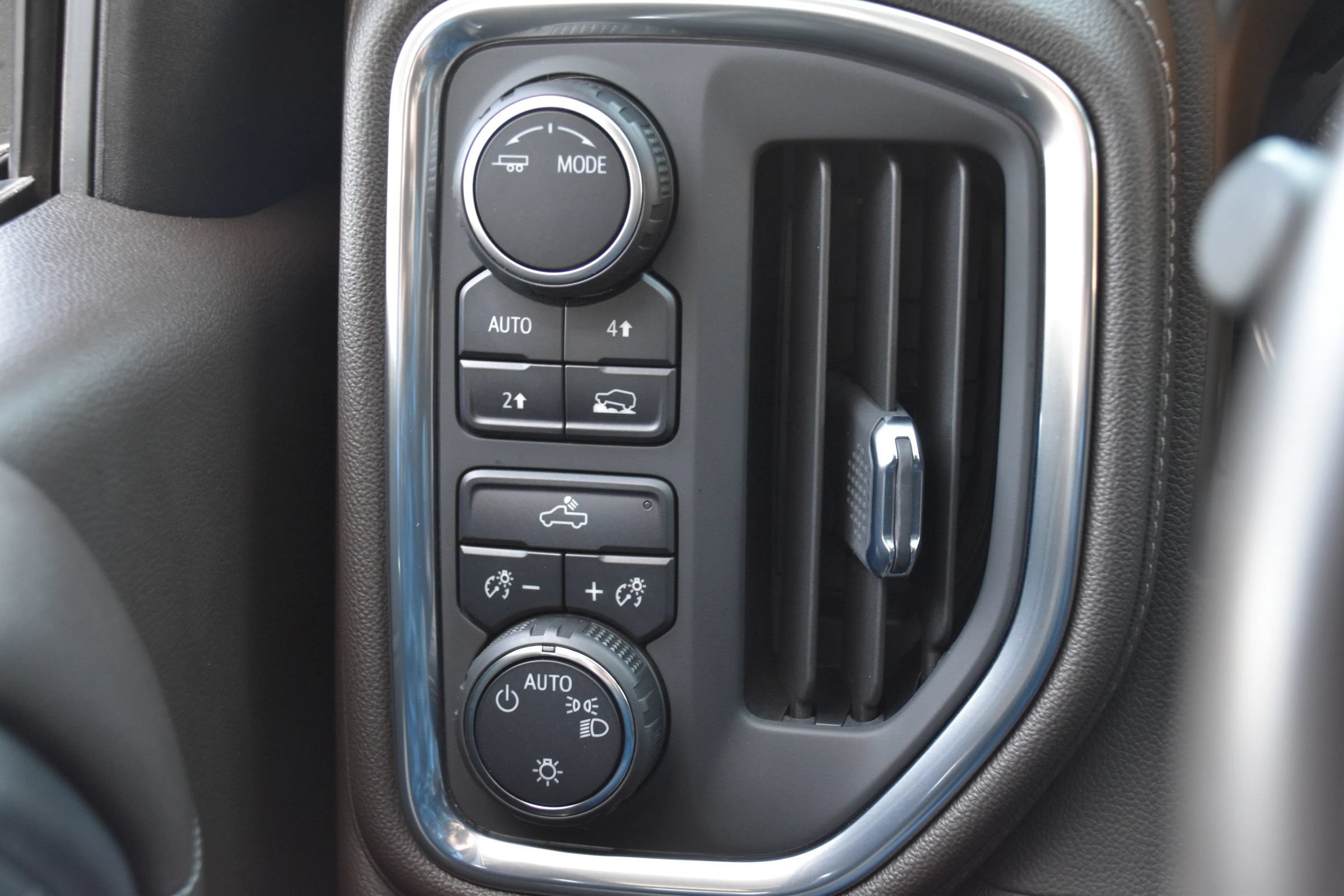 Used 2022 Chevrolet Silverado 1500 LT w/ LPO, Dark Essentials Package AWD/4WD image 30