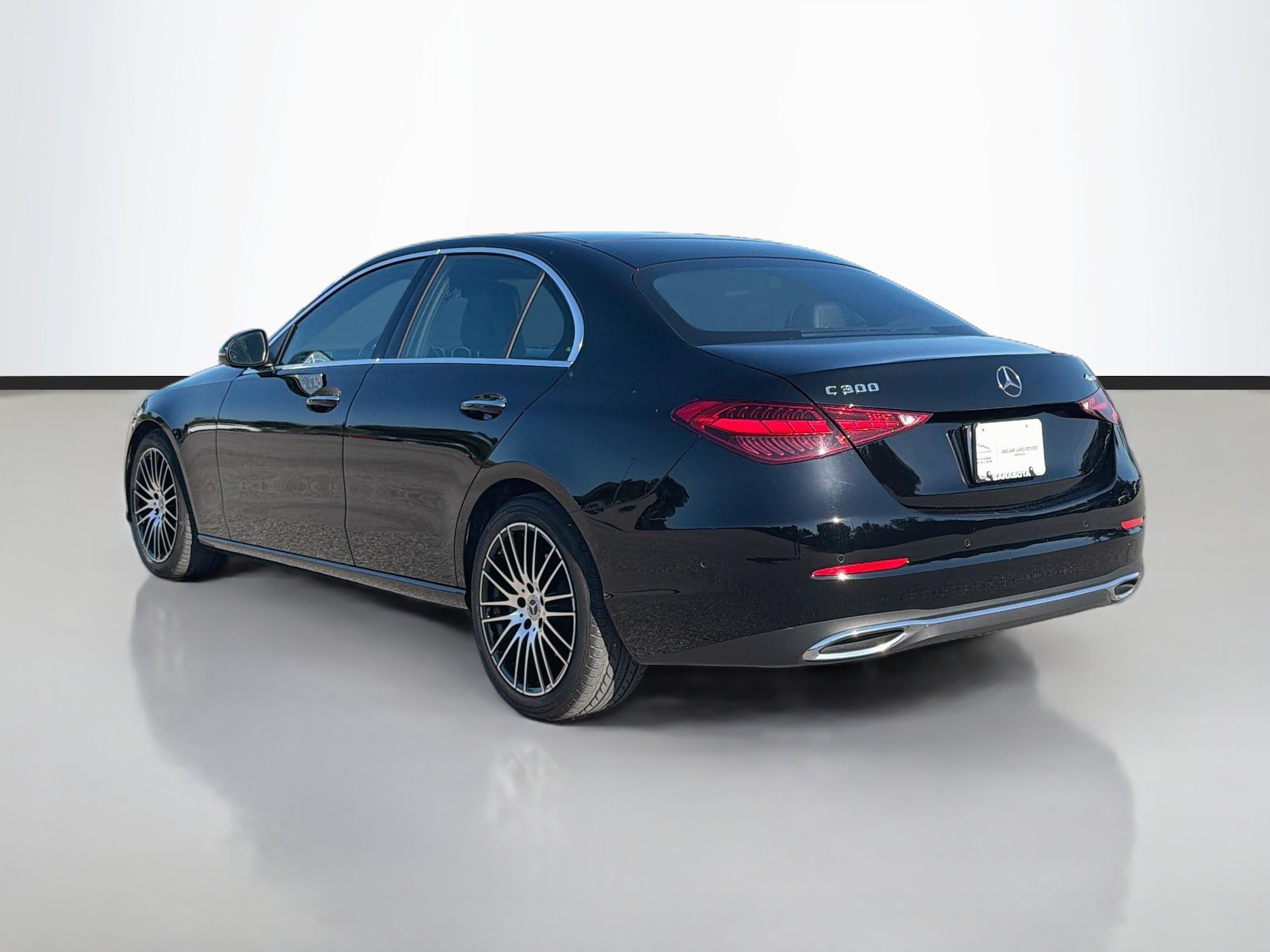 Used 2025 Mercedes-Benz C 300 4MATIC Sedan image 3