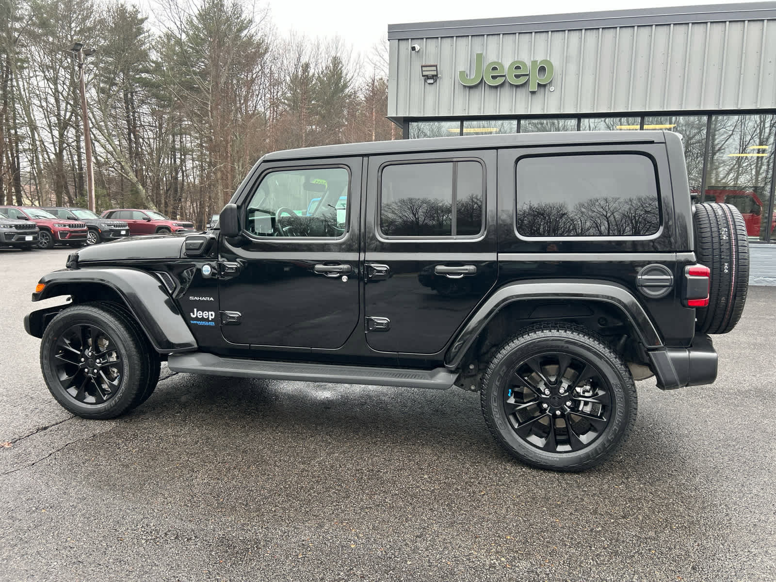 Used 2022 Jeep Wrangler Unlimited Sahara w/ Cold Weather Group image 8