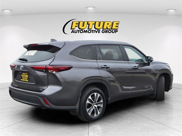 Certified 2024 Toyota Highlander XLE image 5