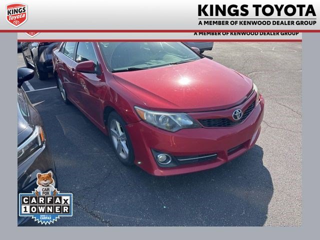 Used 2014 Toyota Camry SE FWD image 1