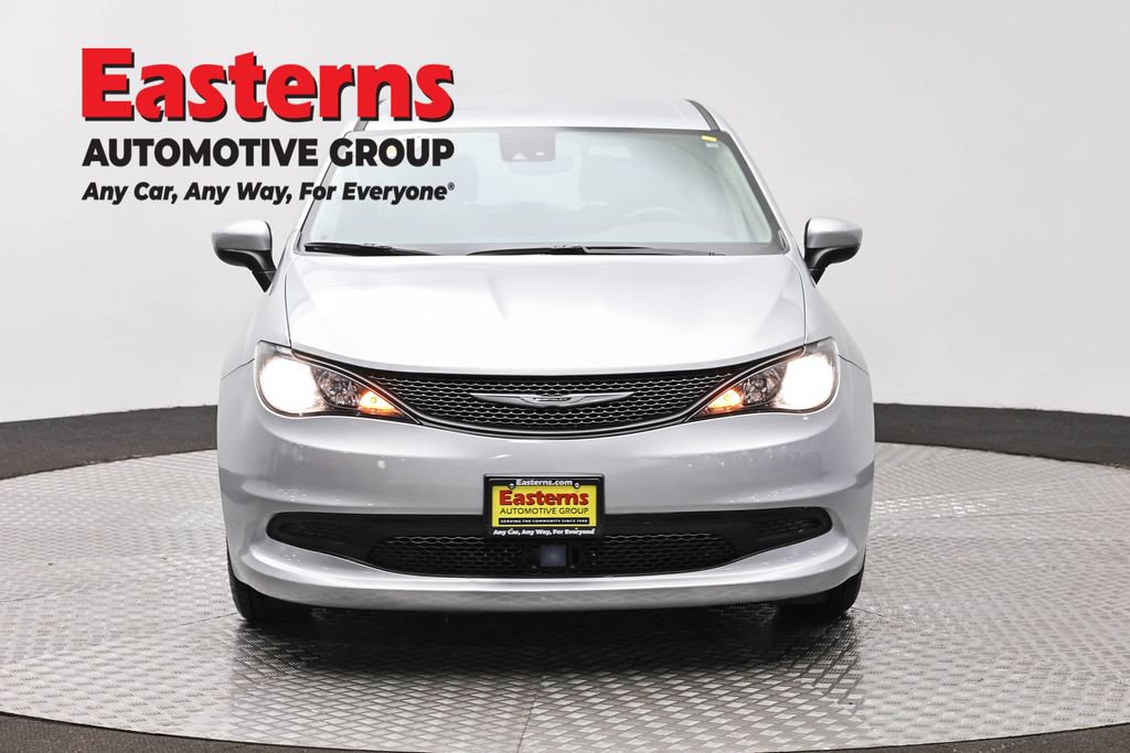 Used 2023 Chrysler Voyager LX FWD image 2