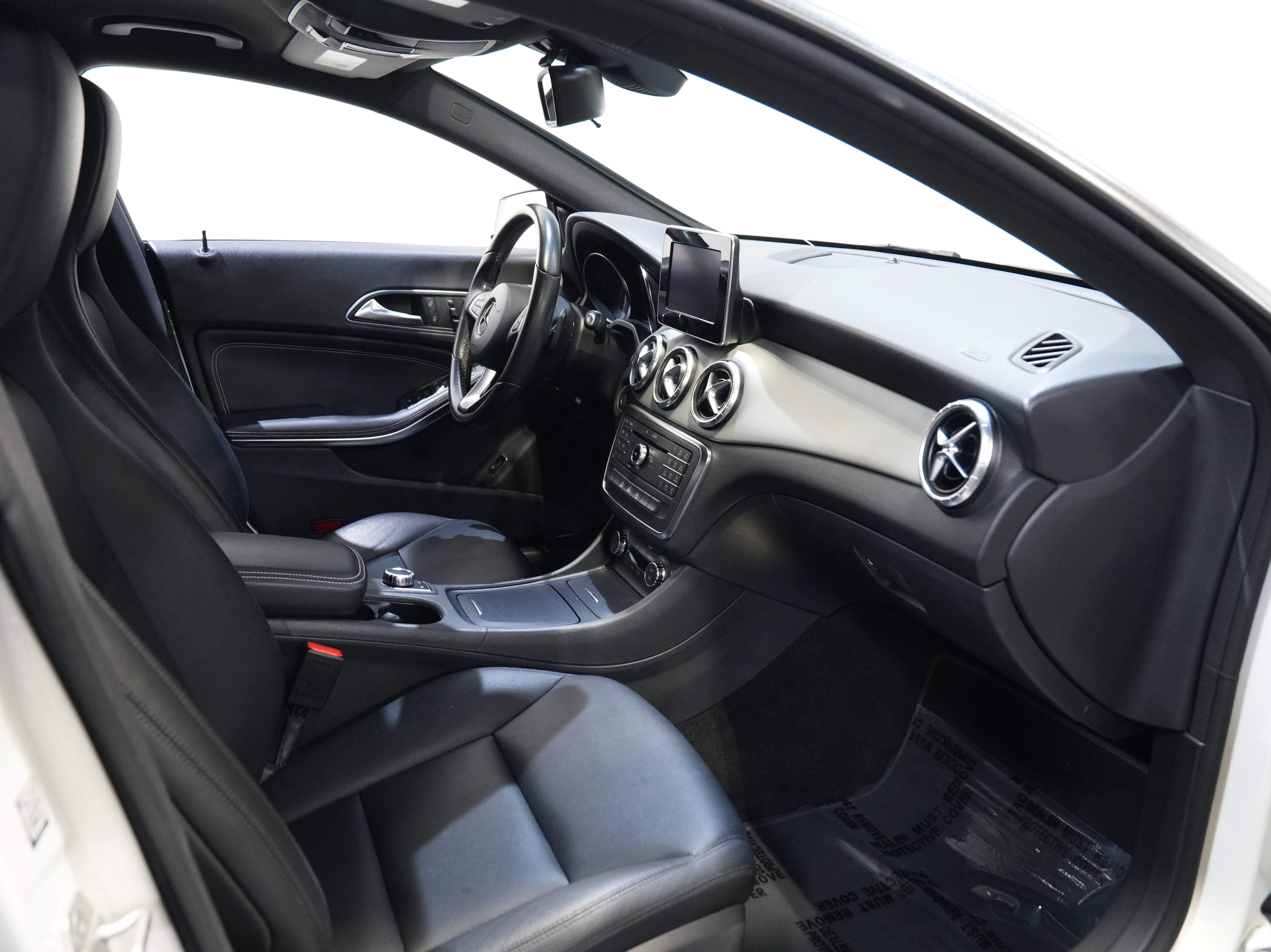 Used 2015 Mercedes-Benz CLA 250 image 34