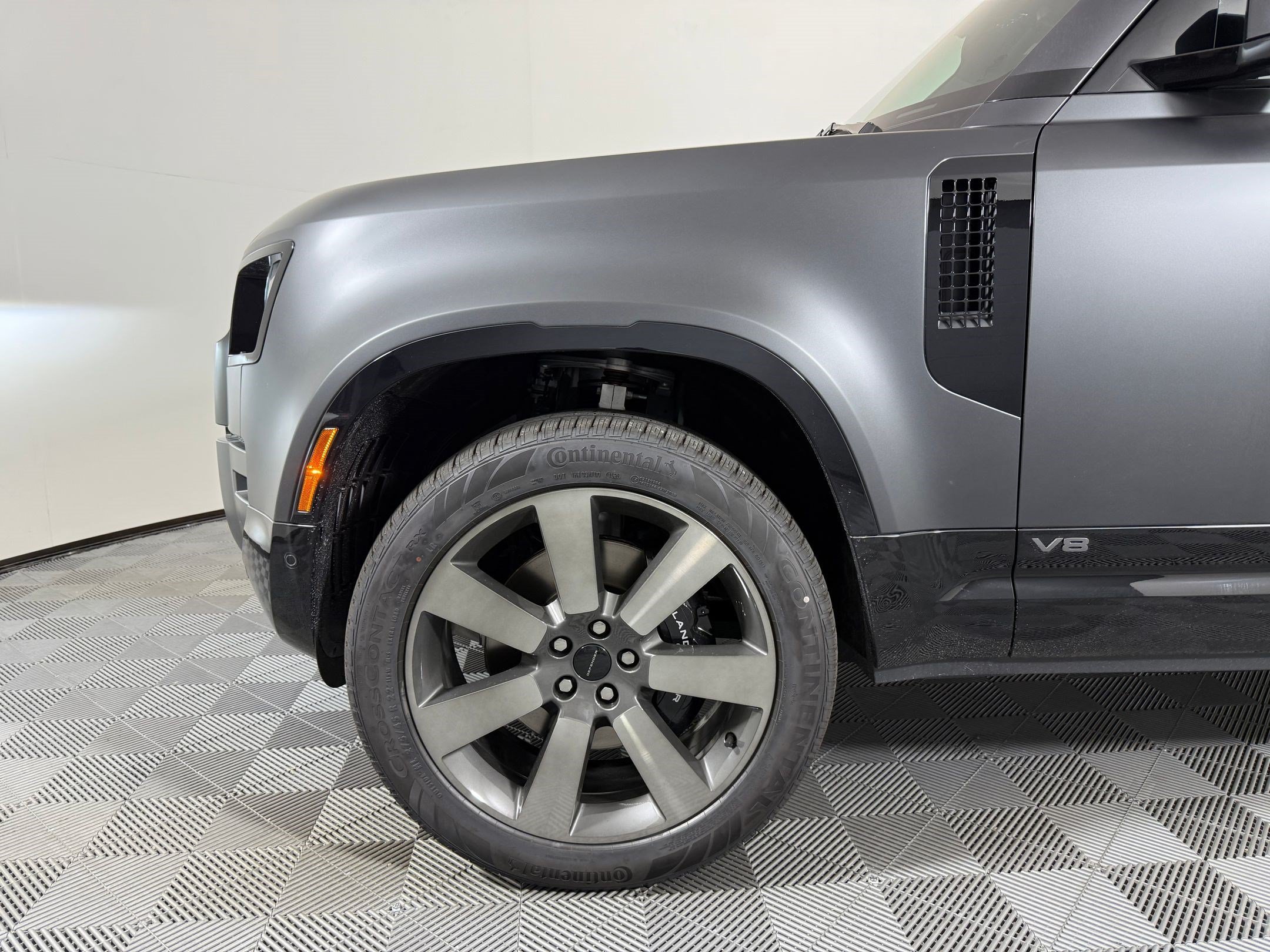 New 2026 Land Rover Defender 90 V8 AWD/4WD image 13