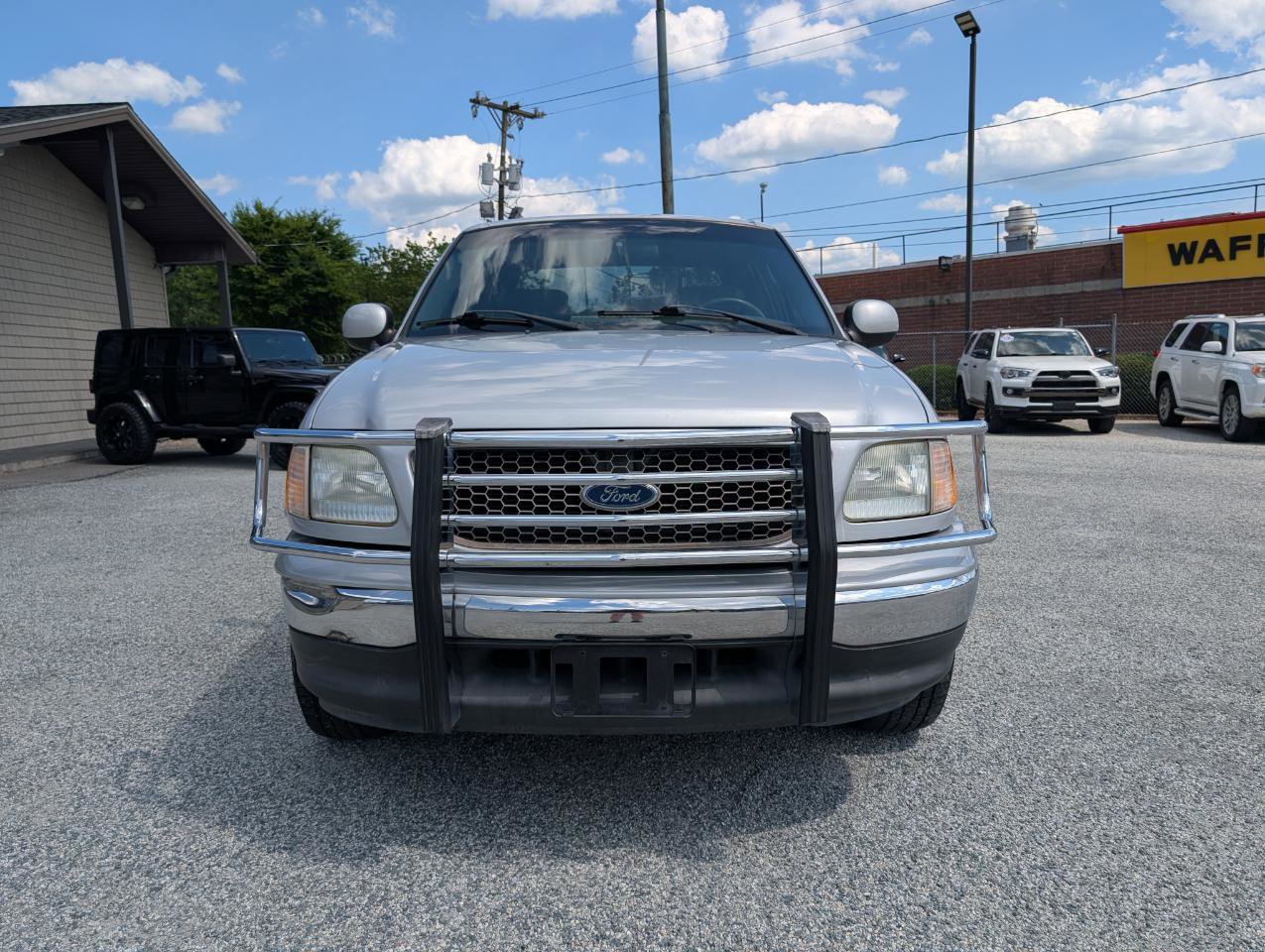 Used 2002 Ford F150 Lariat RWD image 2