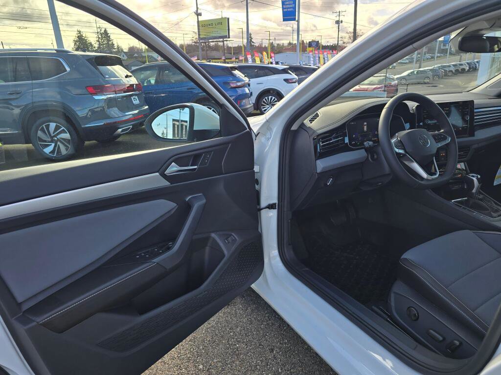 New 2026 Volkswagen Jetta SE image 32