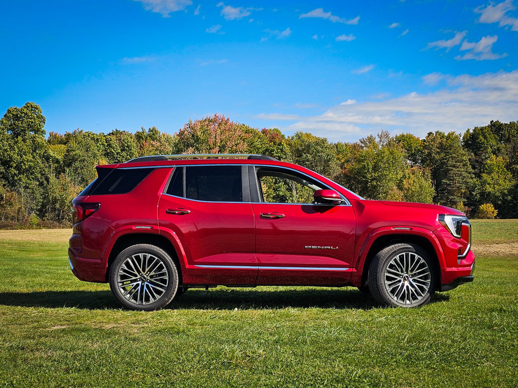 New 2027 GMC Terrain Denali AWD/4WD image 2