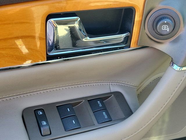 Used 2013 Lincoln MKX FWD image 25