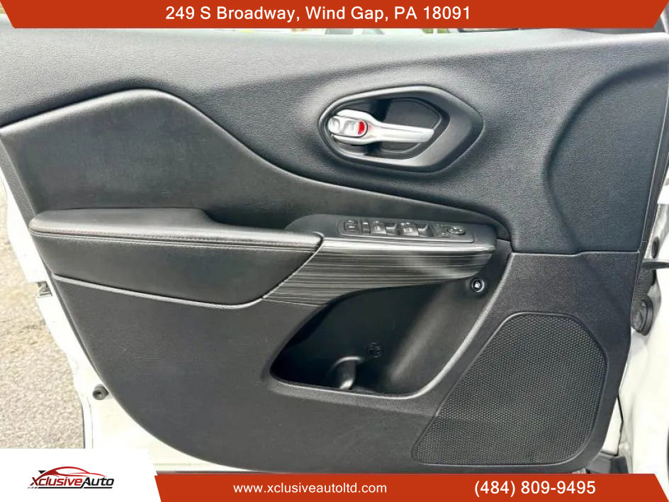 Used 2016 Jeep Cherokee 75th Anniversary image 14