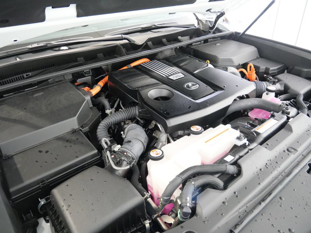 Certified 2025 Lexus LX 700h Overtrail AWD/4WD image 10