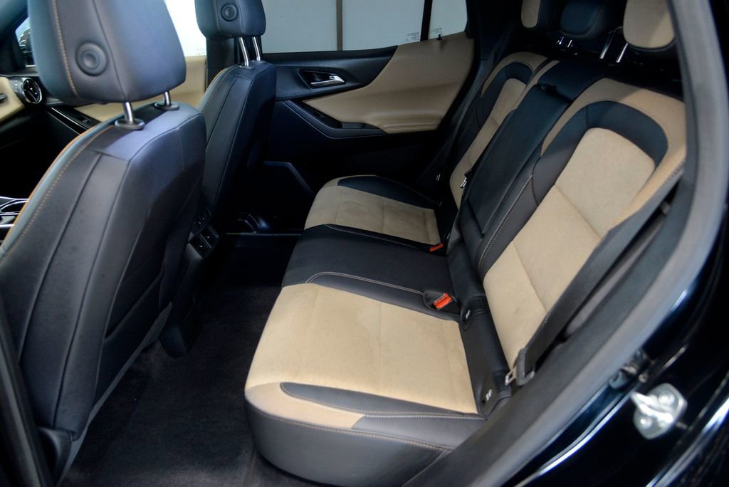 Used 2025 Chevrolet Equinox ACTIV w/ Safety and Technology Package image 27