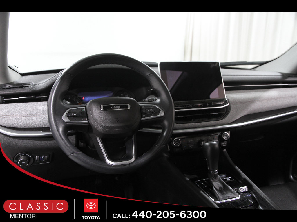 Used 2022 Jeep Compass Latitude w/ Sun and Sound Group AWD/4WD image 6