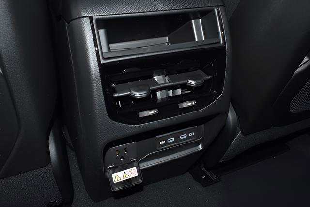 New 2026 Jeep Grand Cherokee Altitude AWD/4WD image 26
