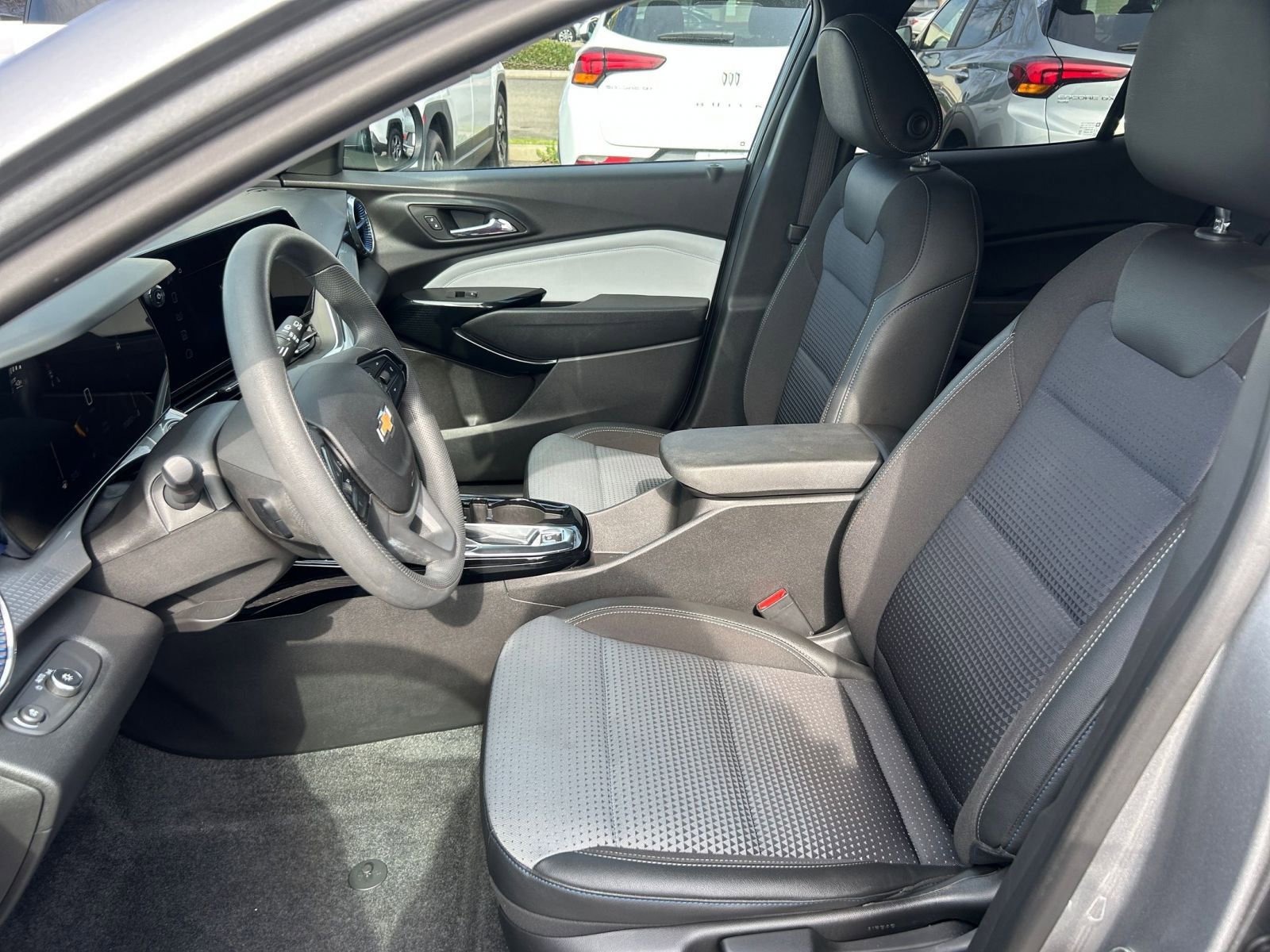 Used 2025 Chevrolet Trax LT image 25