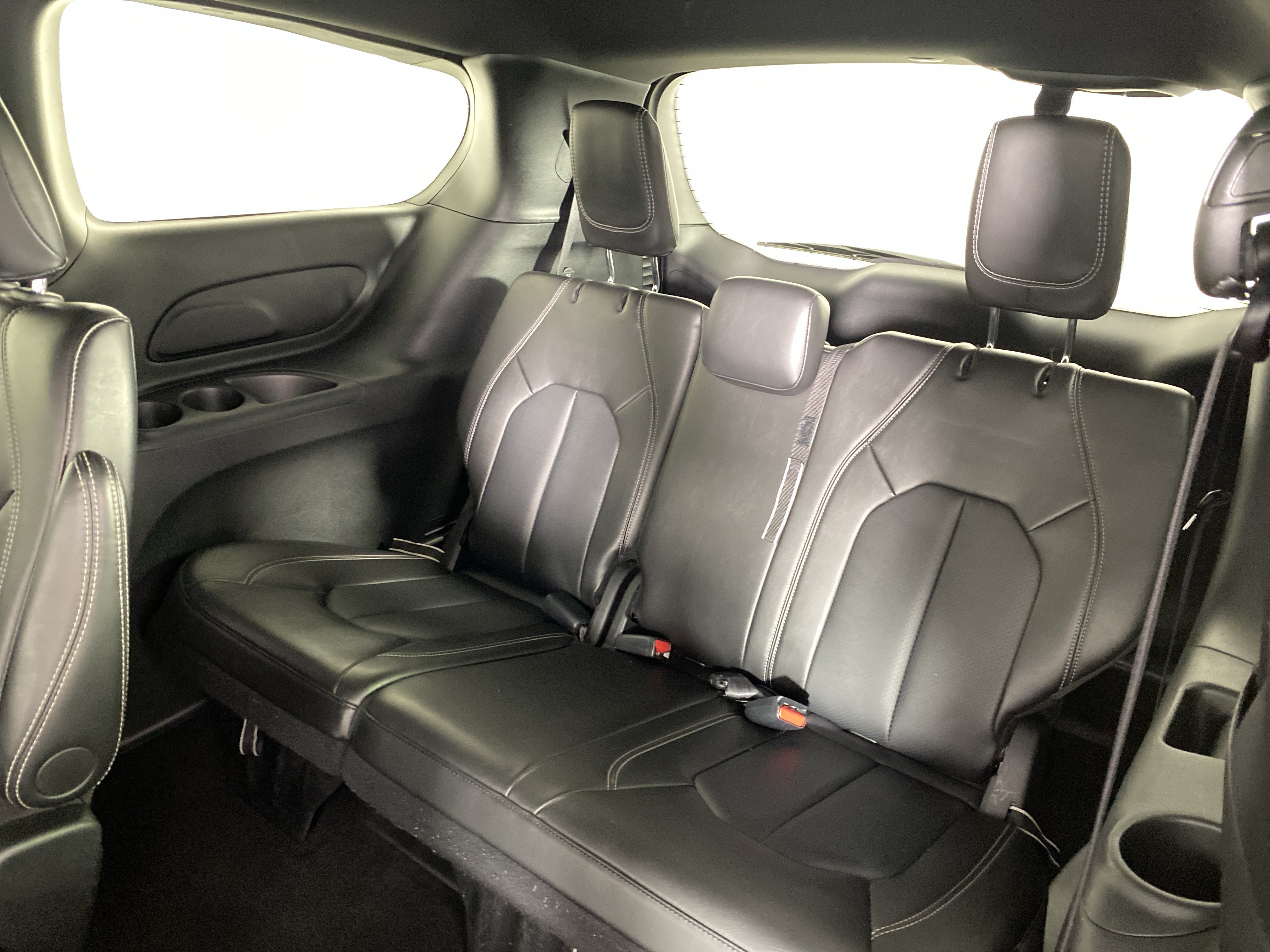 Used 2025 Chrysler Pacifica Select FWD image 33