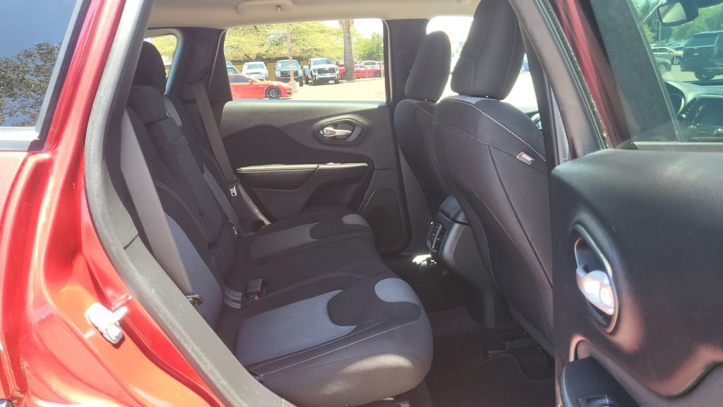 Used 2016 Jeep Cherokee Sport FWD image 20