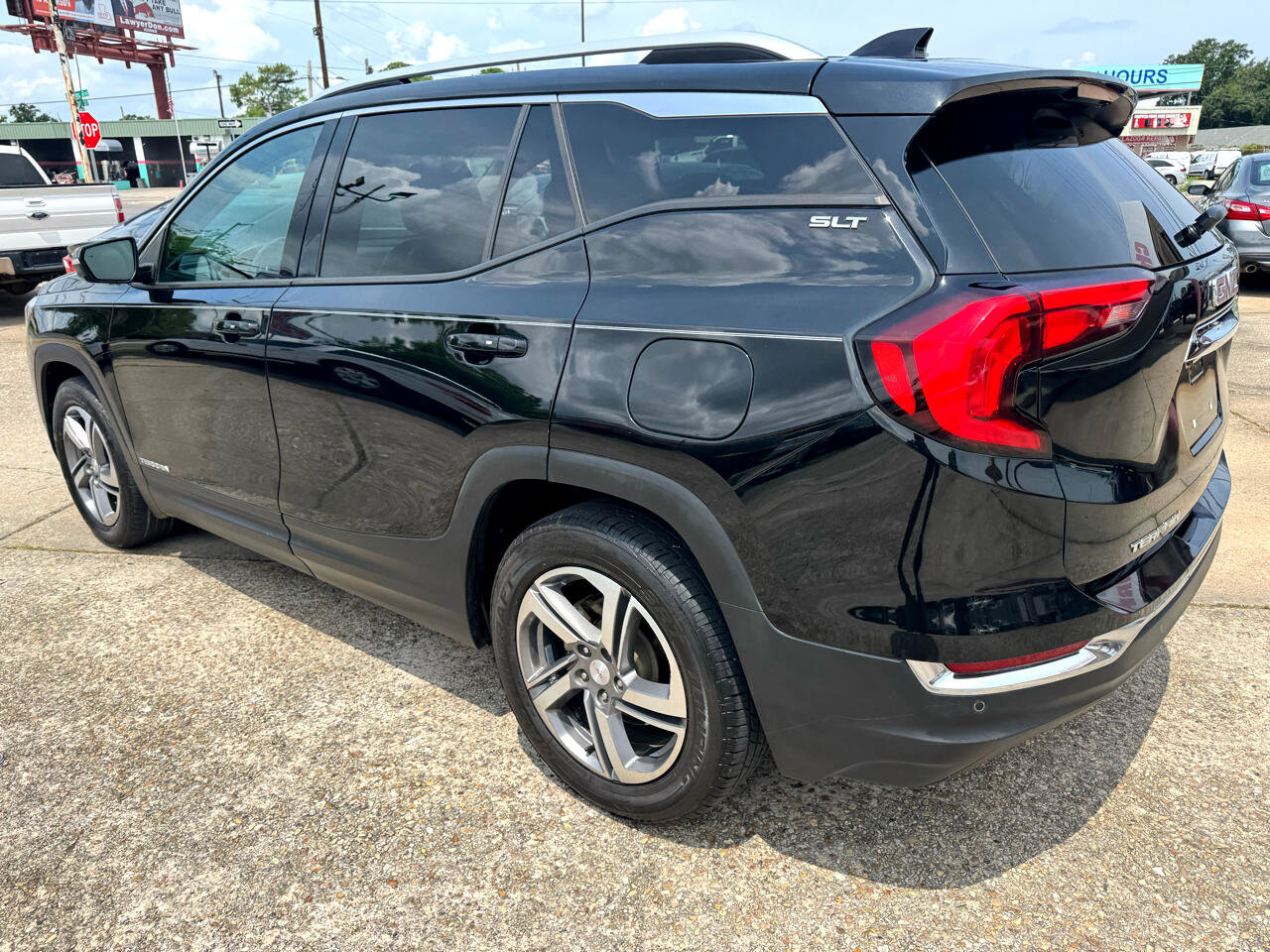 Used 2020 GMC Terrain SLT w/ Preferred Package image 2