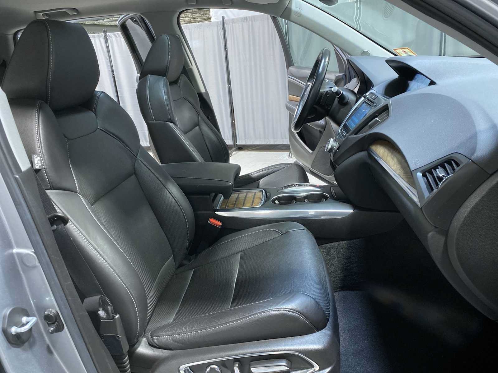 Used 2020 Acura MDX SH-AWD w/ Technology Package image 14