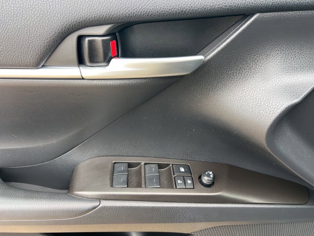 Used 2024 Toyota Camry SE FWD image 12