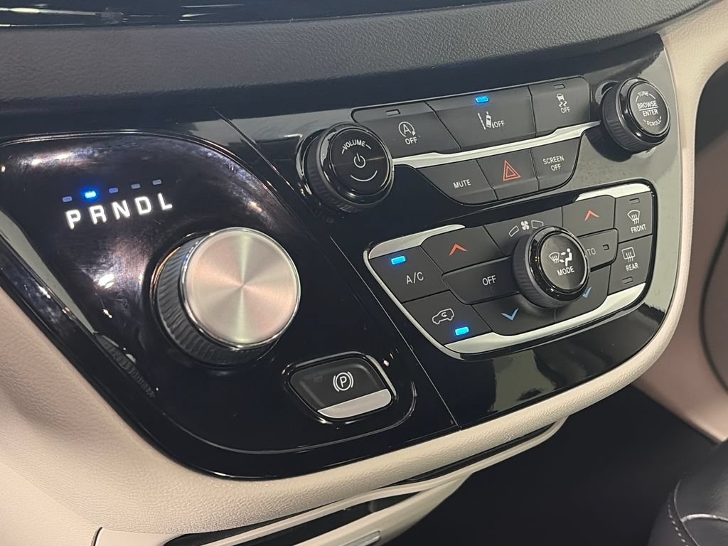 Used 2022 Chrysler Pacifica Touring-L FWD image 20