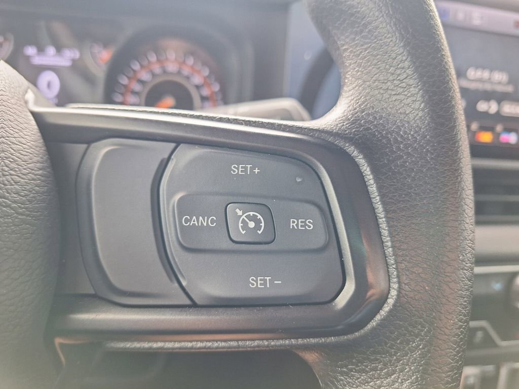 Used 2024 Jeep Gladiator Sport AWD/4WD image 15