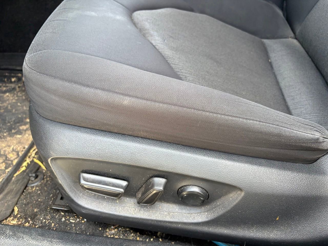 Used 2020 Toyota Camry LE FWD image 4