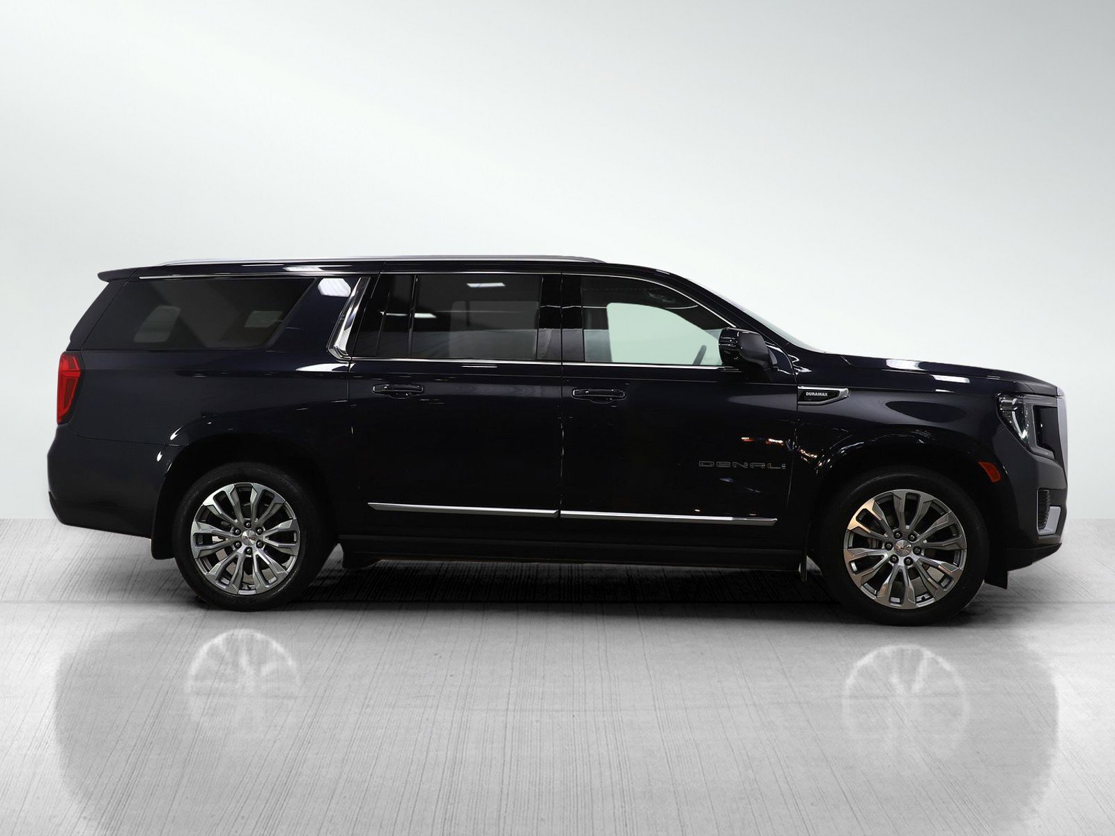 Used 2023 GMC Yukon XL Denali image 6