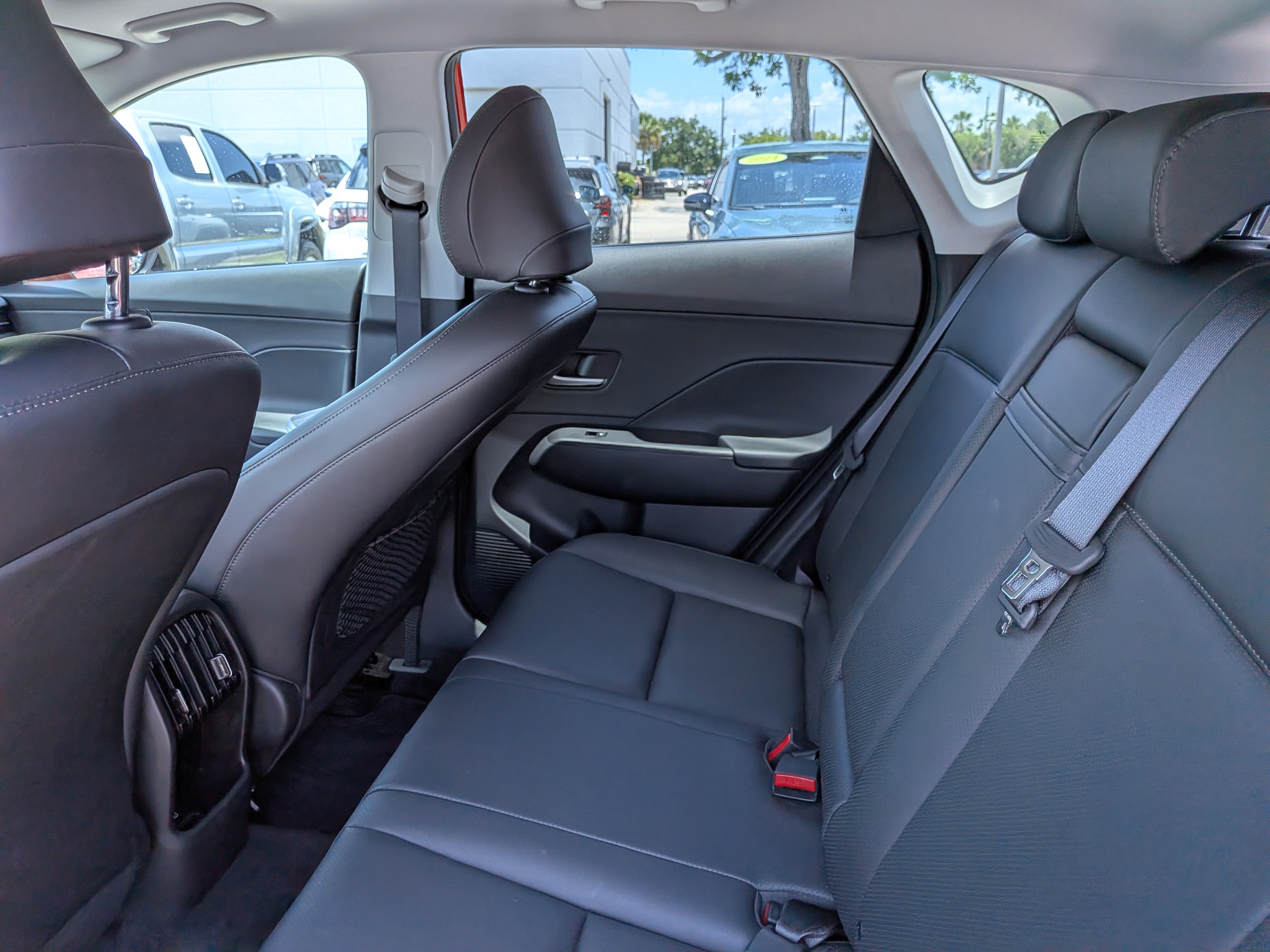 Used 2025 Hyundai Kona Limited FWD image 13