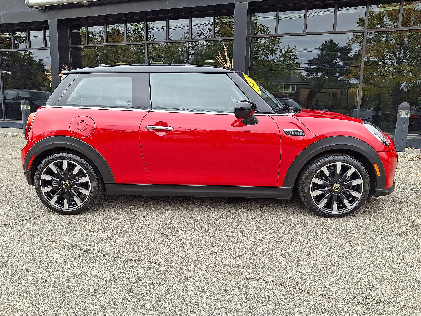 Certified 2024 MINI Cooper SE image 7