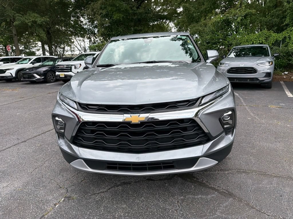 Used 2025 Chevrolet Blazer LT FWD image 2