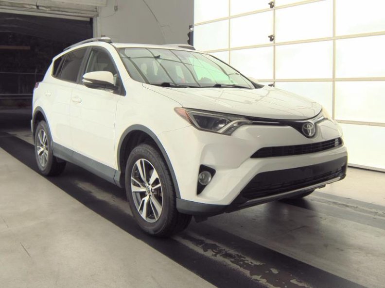 Used 2018 Toyota RAV4 XLE image 20