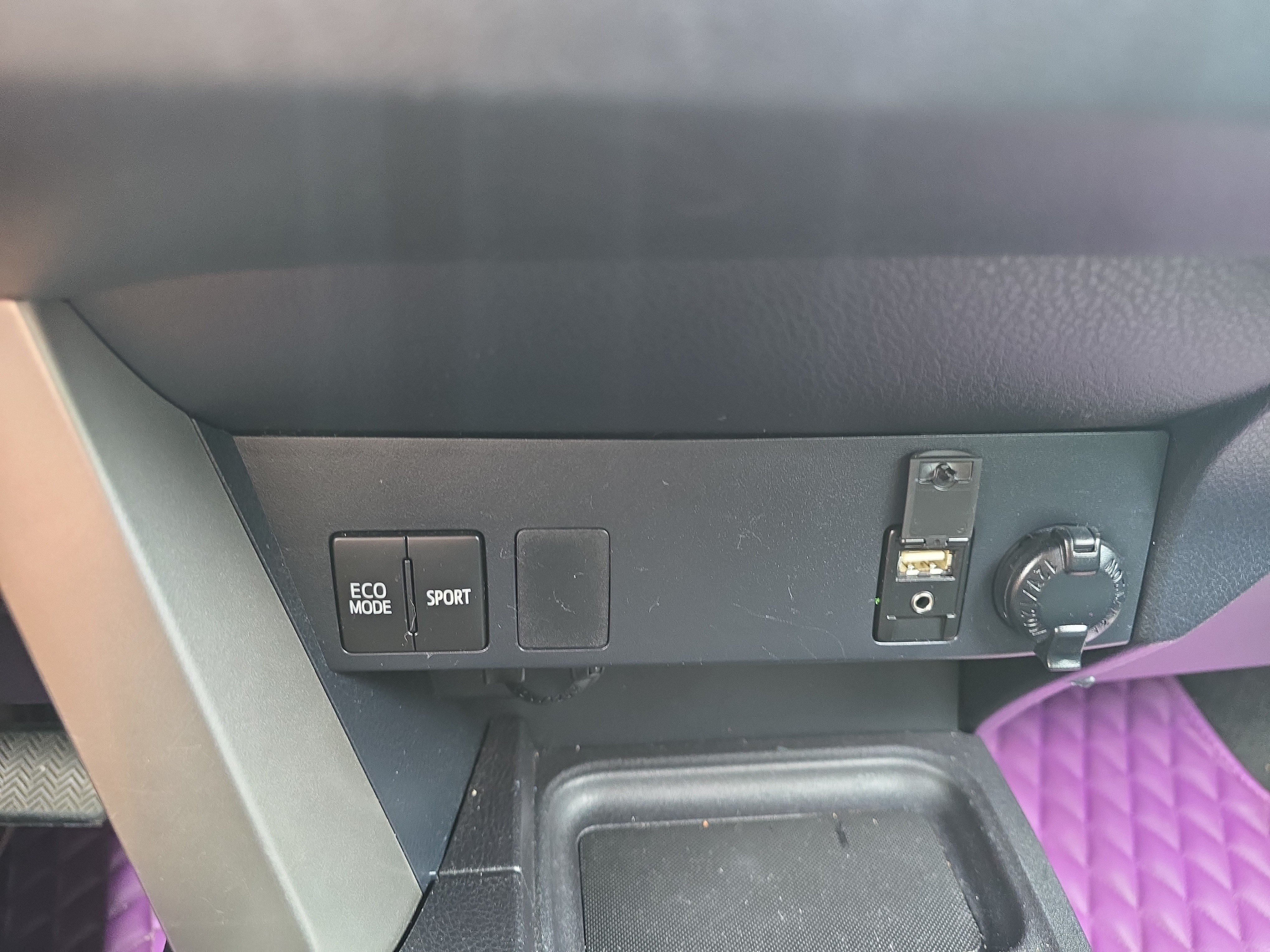 Used 2016 Toyota RAV4 LE AWD/4WD image 27