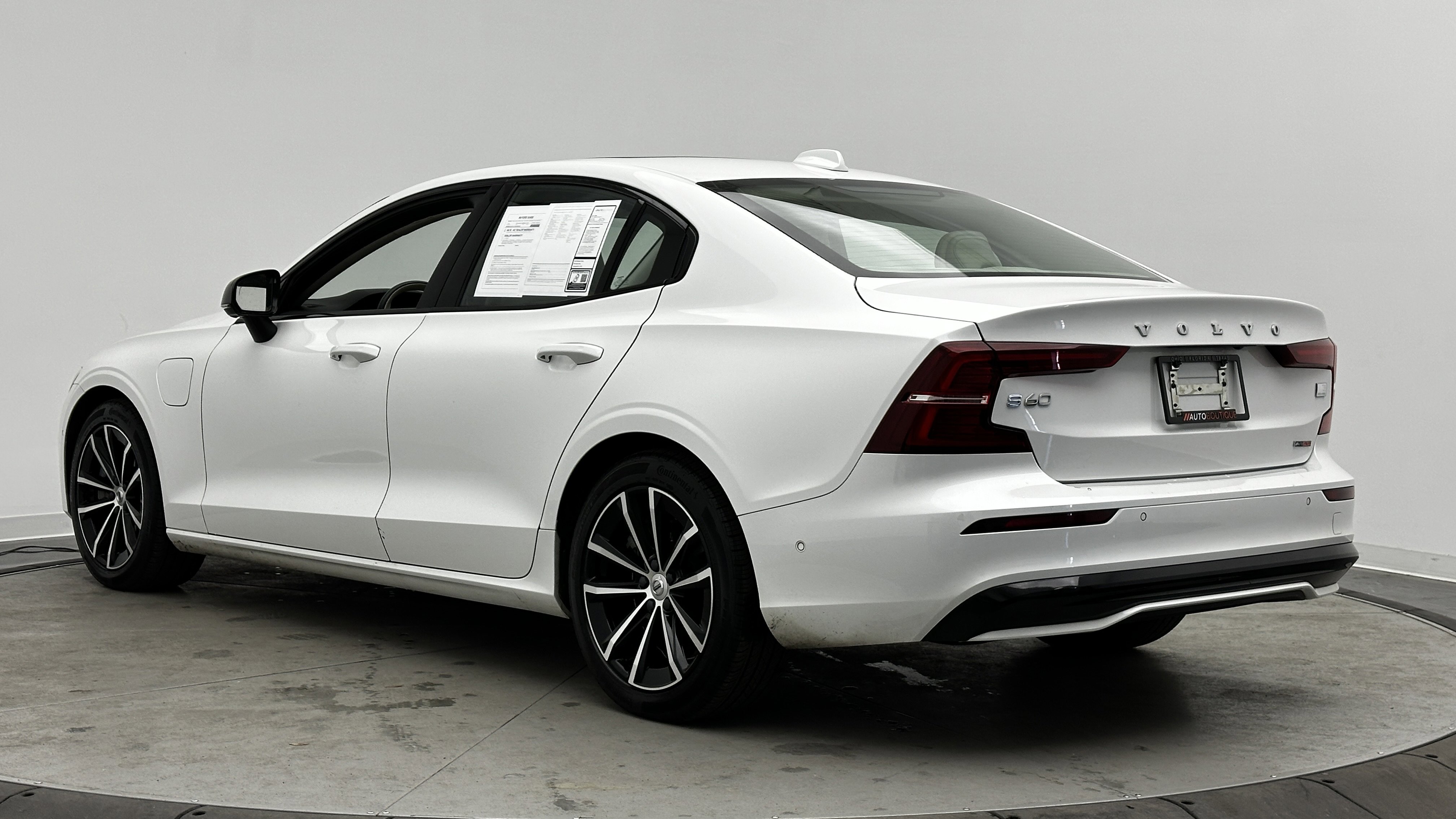 Used 2023 Volvo S60 T8 Plus image 6