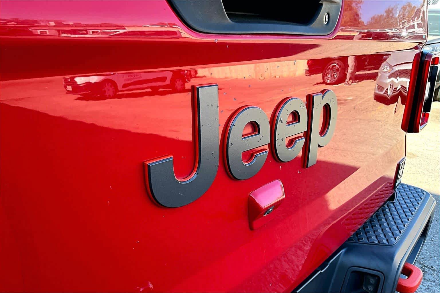 Used 2022 Jeep Gladiator Mojave w/ Cold Weather Group image 31