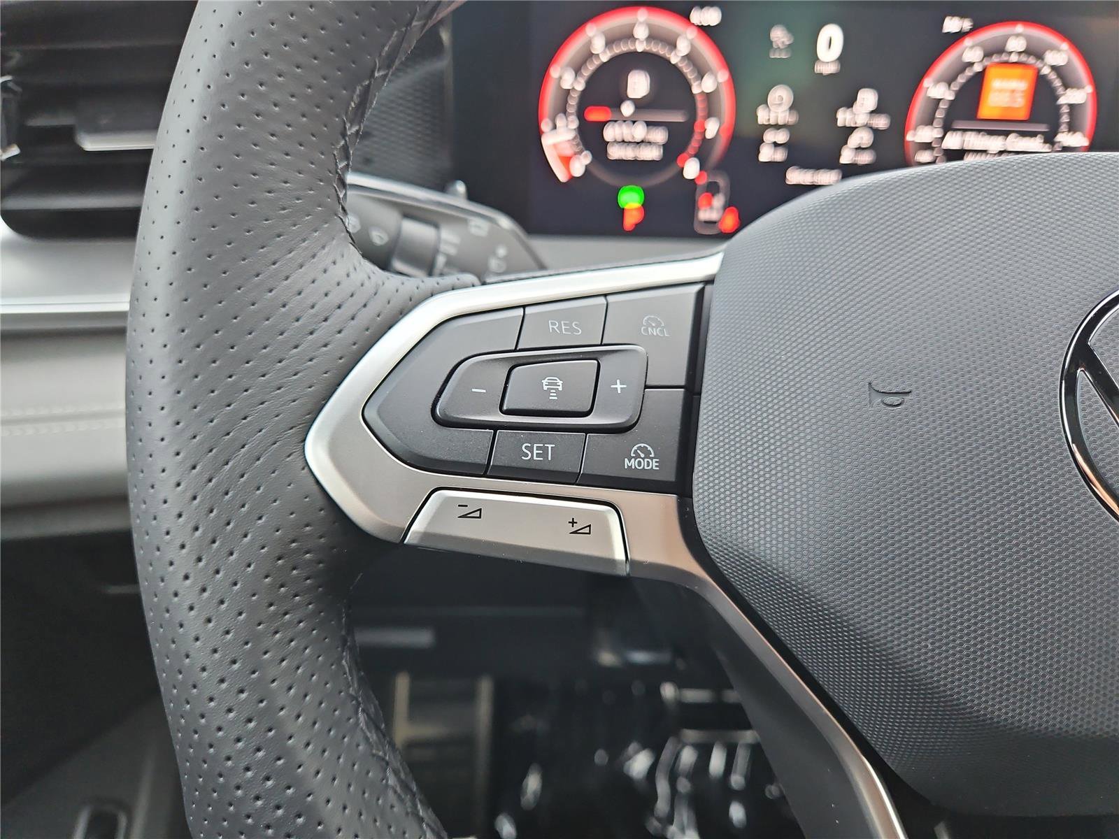 New 2026 Volkswagen Tiguan SE R-Line image 16