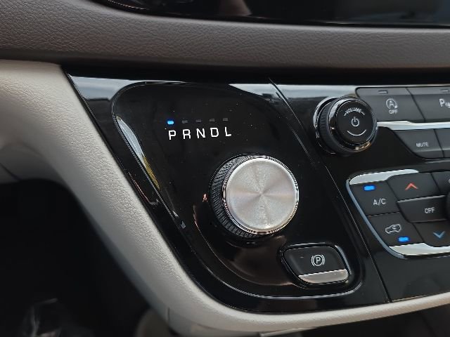Used 2019 Chrysler Pacifica Touring-L FWD image 12