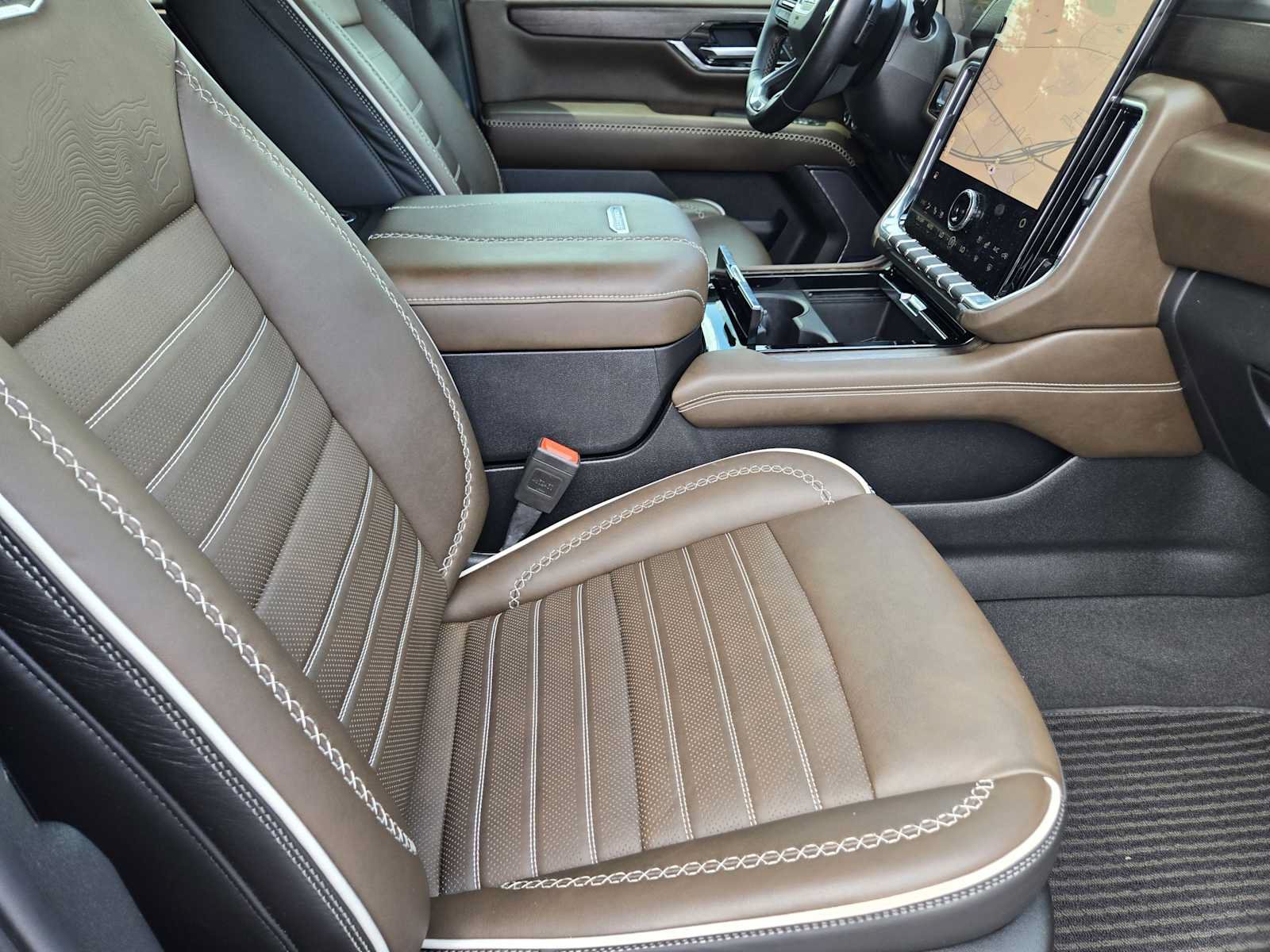 Certified 2025 GMC Yukon Denali Ultimate AWD/4WD image 15