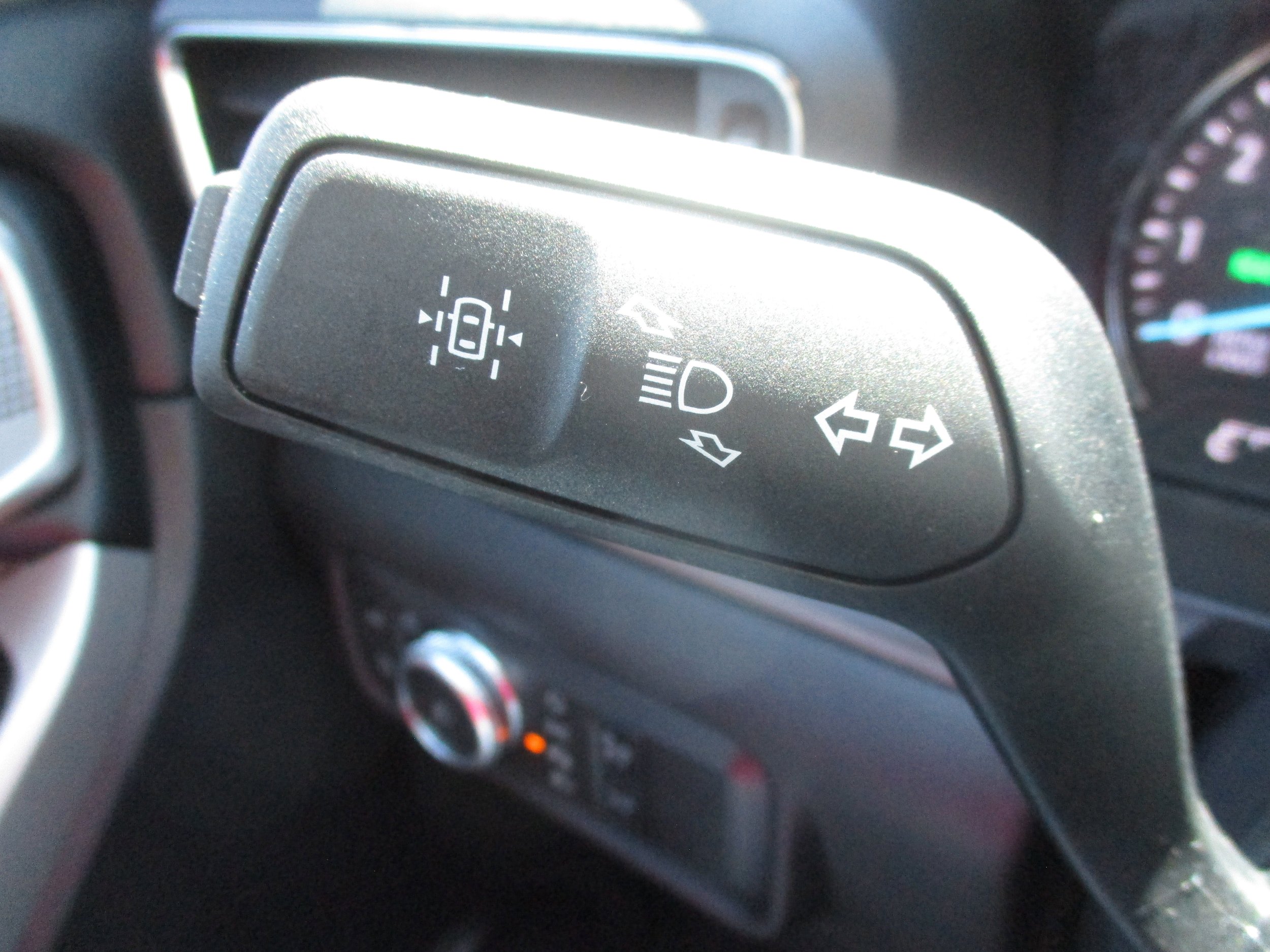 Used 2022 Ford Explorer Limited w/ Hybrid Equipment Group 310A AWD/4WD image 19