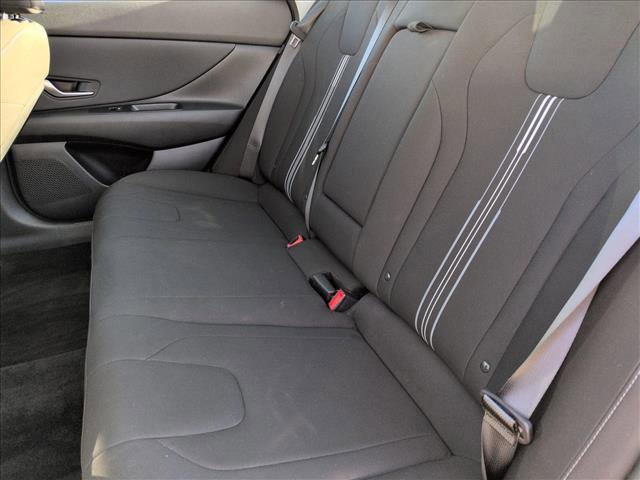 Used 2025 Hyundai Elantra SEL image 19
