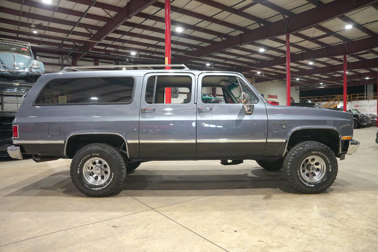 Used 1987 Chevrolet Suburban 4WD image 10