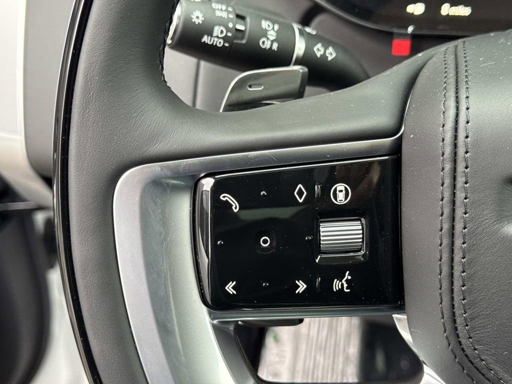 New 2025 Land Rover Range Rover SE image 28