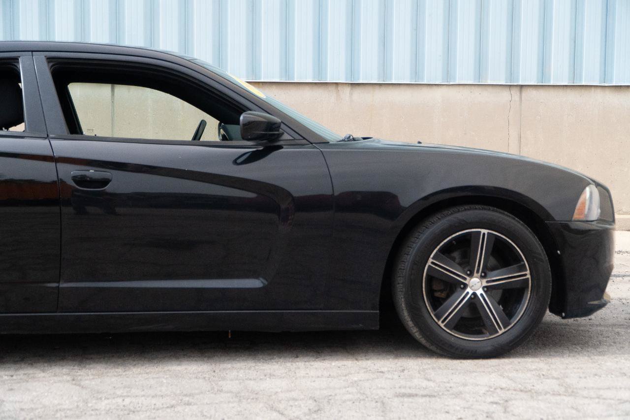 Used 2013 Dodge Charger SE RWD image 11
