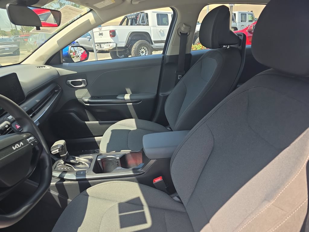 Used 2025 Kia K4 FWD image 9